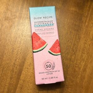 Glow recipe watermelon glow niacinamide sunscreen